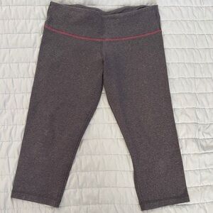 Lululemon Gray cropped Leggings size 8